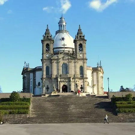 Dom Брага