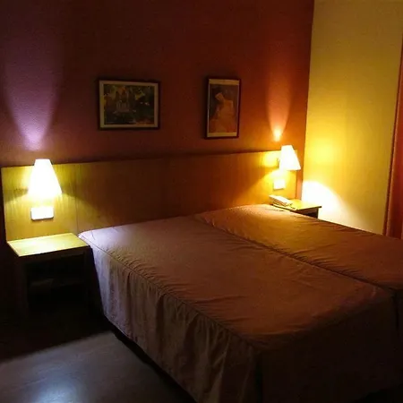 Dom Hotel 2*