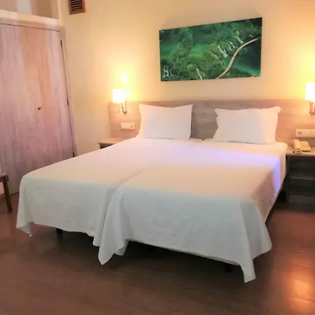 Dom Hotel 2*